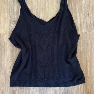 Black knit tank top with a relaxed fit size L